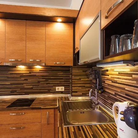 In Pomorie Mit Garten Und Gemeinsamem Pool